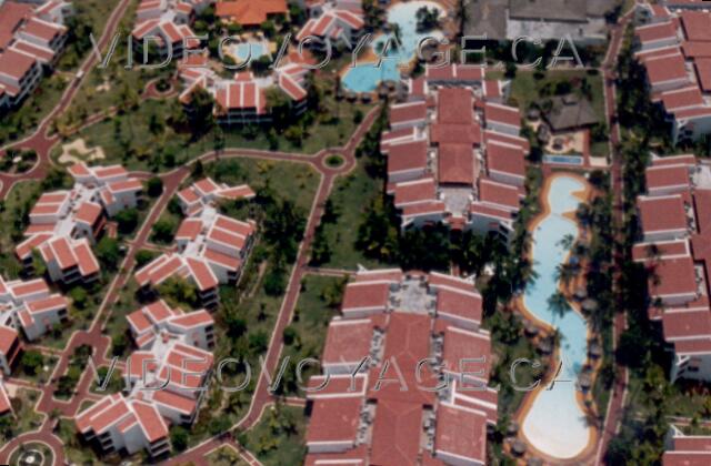 Republique Dominicaine Punta Cana Occidental Grand Punta Cana This aerial view allows you to see the long narrow side pool right. The third pool in the middle at the top. The private pool at the Royal Club at the top left.