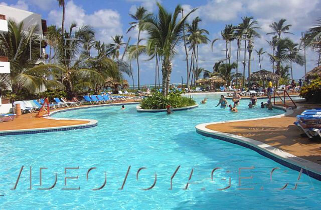 Republique Dominicaine Punta Cana Occidental Grand Punta Cana The third pool ends near the beach.