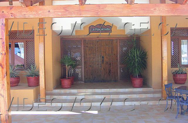 Republique Dominicaine Punta Cana Occidental Grand Punta Cana The Mexican restaurant is also on the terrace of the second level.