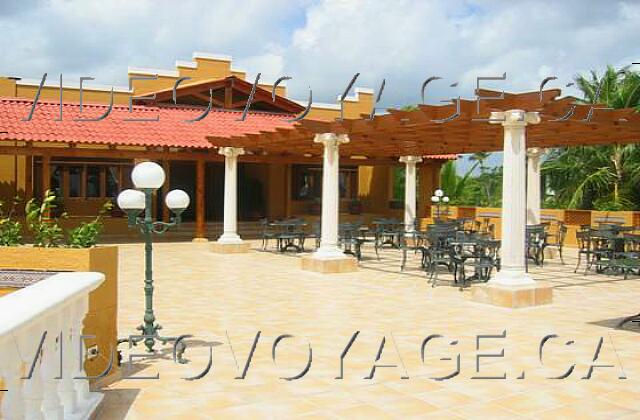 Republique Dominicaine Punta Cana Occidental Grand Punta Cana The outdoor terrace on the second level where is several restaurants. Basically the Mexican restaurant.