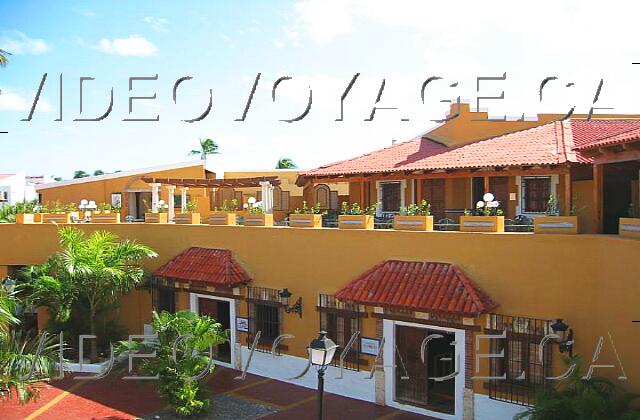 Republique Dominicaine Punta Cana Occidental Grand Punta Cana The section of a la carte restaurants on two floors.