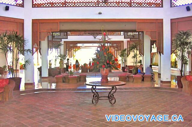 Republique Dominicaine Punta Cana Occidental Grand Punta Cana On entering the lobby, there was a tourjours arragement beautiful flourish '.