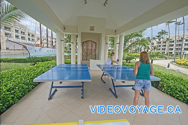 Mexique Punta Cana Grand Hotel Bavaro  Dos mesas de ping pong.