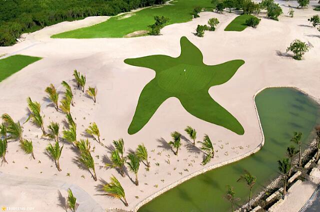 Mexique Punta Cana Grand Hotel Bavaro  A beautiful golf course near the hotel.