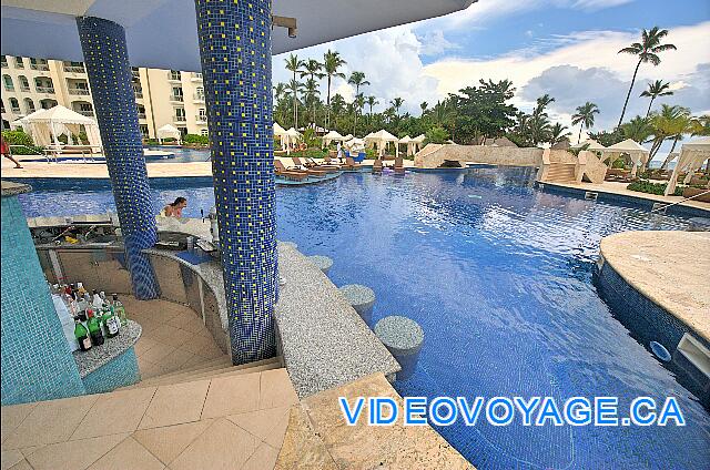 Mexique Punta Cana Grand Hotel Bavaro  The counter in the pool.