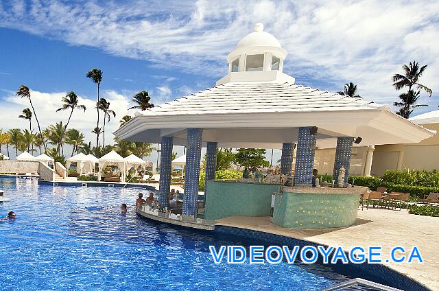 Mexique Punta Cana Grand Hotel Bavaro  A service counter outside the pool too, for customers who are at the beach.