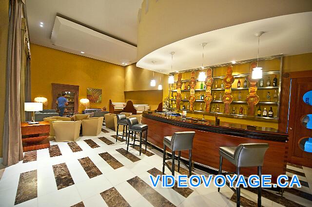 Mexique Punta Cana Grand Hotel Bavaro  A medium-size bar, open for dinner only.