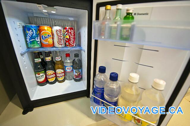 Mexique Punta Cana Grand Hotel Bavaro  A very busy refrigerator, beers, soft drinks, but no freezer section for ice ...