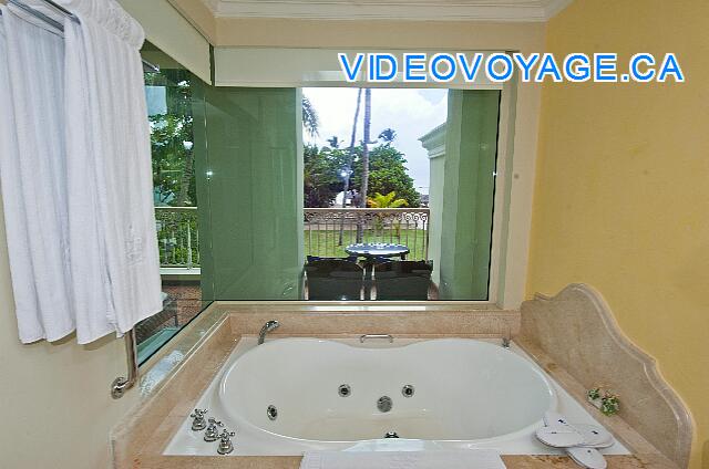 Mexique Punta Cana Grand Hotel Bavaro  The Jacuzzi with ocean view when the view is not hidden by trees.