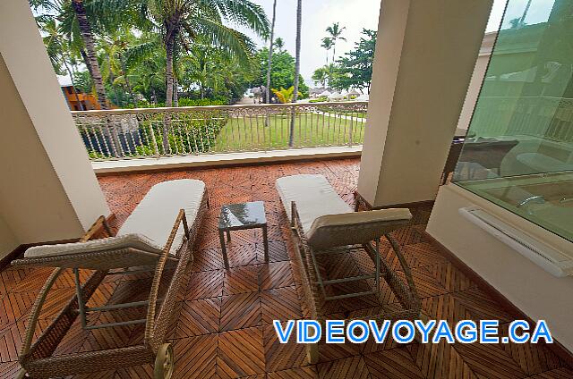 Mexique Punta Cana Grand Hotel Bavaro  A large balcony with sun loungers, stand for drying clothes.