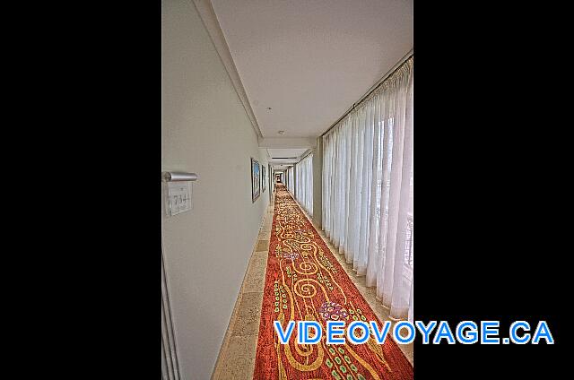 Mexique Punta Cana Grand Hotel Bavaro  The passages with the carpet for better sound insulation.