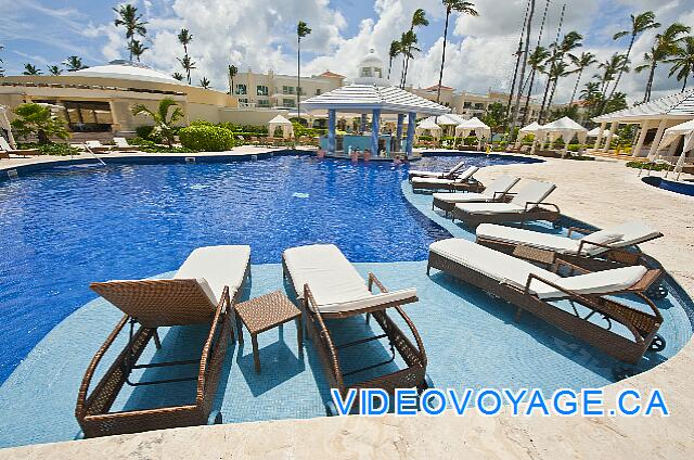 Mexique Punta Cana Grand Hotel Bavaro  Tumbonas en la piscina.