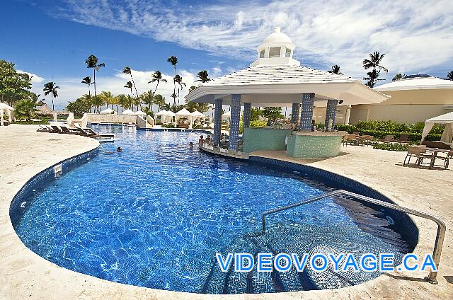 Mexique Punta Cana Grand Hotel Bavaro  El bar en la piscina.