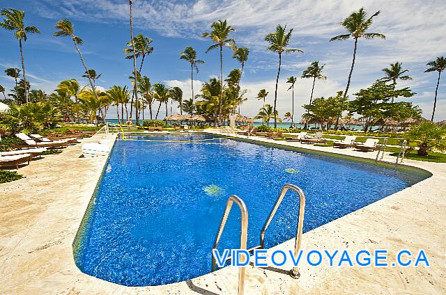 Mexique Punta Cana Grand Hotel Bavaro  La piscine de l'animation avec un filet de volleyball et des filets de waterpolo.