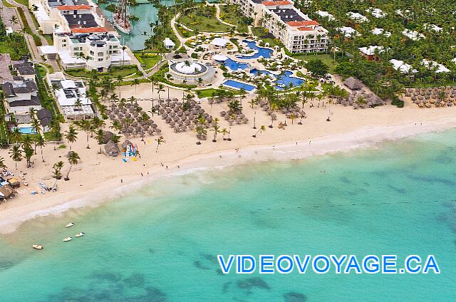 Mexique Punta Cana Grand Hotel Bavaro  The hotel beach is quite deep, donut sand, over a hundred of palapas ...