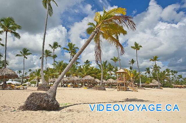 Mexique Punta Cana Grand Hotel Bavaro  En arrière plan, la tour d'observation du sauveteur.