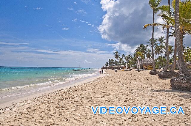 Mexique Punta Cana Grand Hotel Bavaro  Hacia el sur, después de 5 kilómetros de caminata, las olas se hacen más pequeños, porque el arrecife es tan bonitos lomos de playa.