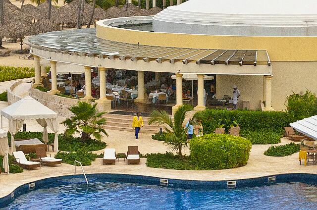 Mexique Punta Cana Grand Hotel Bavaro  The La Perla restaurant near the beach and the pool is a snack bar open during the day and buffet.