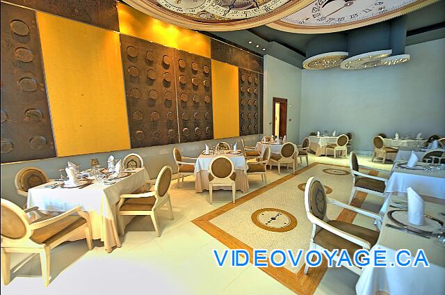 Mexique Punta Cana Grand Hotel Bavaro  Big enough as a la carte restaurant, plenty of space between tables for privacy.