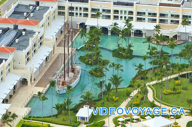 Mexique Punta Cana Grand Hotel Bavaro  An aerial view of boat in the pond.