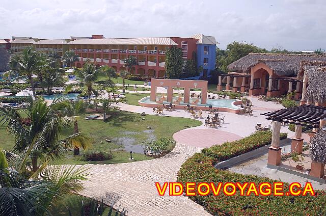 Republique Dominicaine Punta Cana Grand Paradise Bavaro Un bar de la terraza entre el restaurante buffet y sala de juegos de la sección Club.