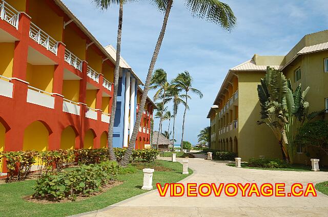 Republique Dominicaine Punta Cana Grand Paradise Bavaro .The Building 4 and 5 to the left, the building 6 to the right, the beach in the background.