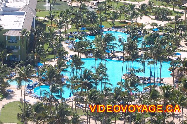 Republique Dominicaine Punta Cana Grand Paradise Bavaro Una vista aérea de las dos piscinas de la sección principal.