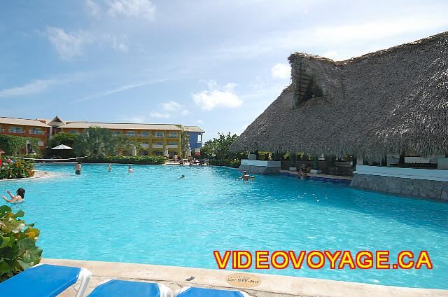 Republique Dominicaine Punta Cana Grand Paradise Bavaro On the other side of the bar another larger pool.