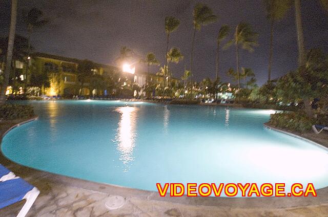 Republique Dominicaine Punta Cana Grand Paradise Bavaro La piscina iluminada por la noche.