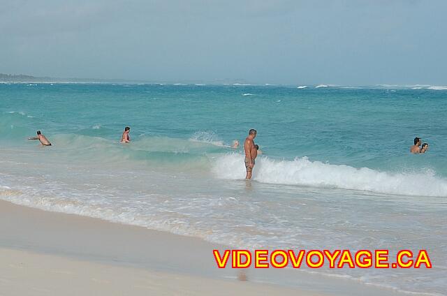 Republique Dominicaine Punta Cana Grand Paradise Bavaro Les vagues lorsque les vents sont assez forts.  Les clients aiment les vagues.