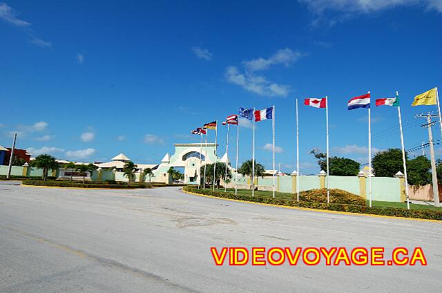 Republique Dominicaine Punta Cana Grand Paradise Bavaro Entrée du site de l'hôtel Grand Paradise.