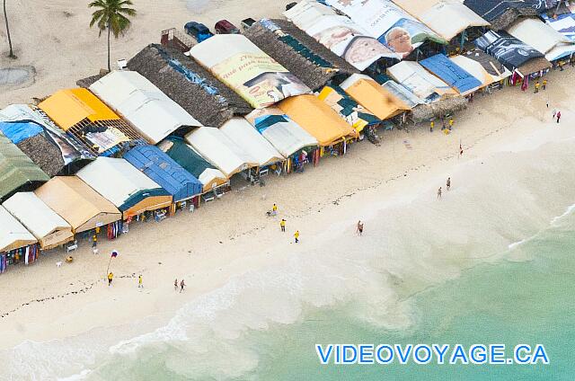 République Dominicaine Punta Cana Iberostar Bavaro De nombreux petits magasins...