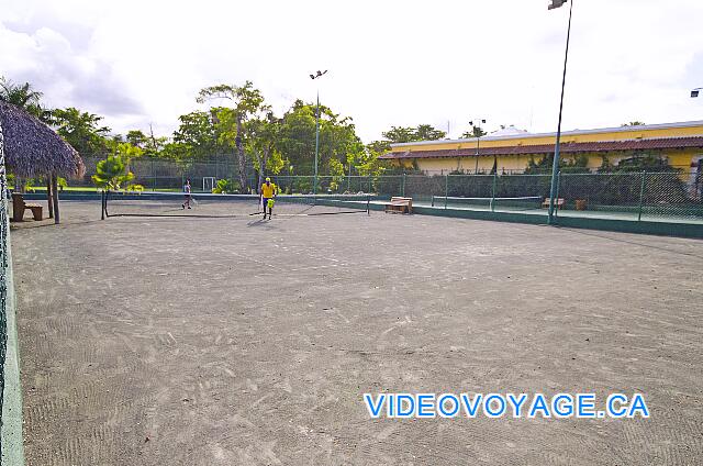 République Dominicaine Punta Cana Iberostar Bavaro A second tennis court, but with a different surface.