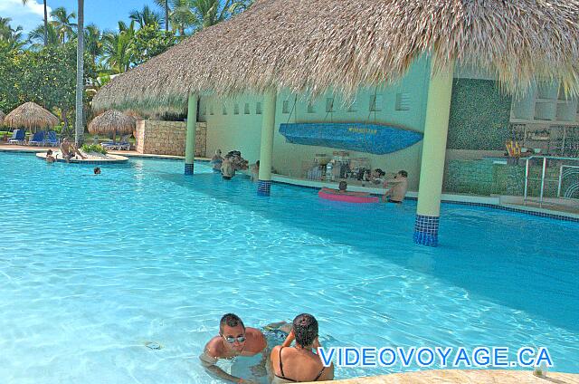 République Dominicaine Punta Cana Iberostar Bavaro La barra Humedo en la piscina principal es probablemente el más popular en los días calurosos.