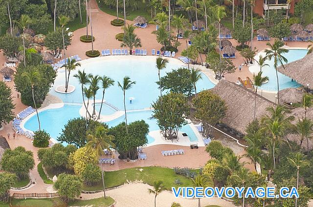 République Dominicaine Punta Cana Iberostar Bavaro Une vue aérienne de la piscine composé de plusieurs sections.