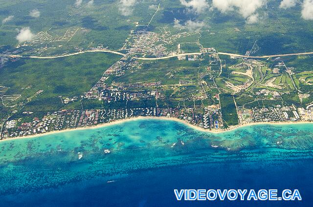 République Dominicaine Punta Cana Iberostar Bavaro A droite l'hôtel Iberostar Baravaro, à gauche le sud, plusieurs kilomètres de marche vers le sud...