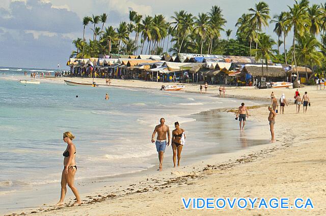 République Dominicaine Punta Cana Iberostar Dominicana/Punta Cana Situé à moins de 1 kilomètres sur la plage vers le sud, un marché sur la plage.