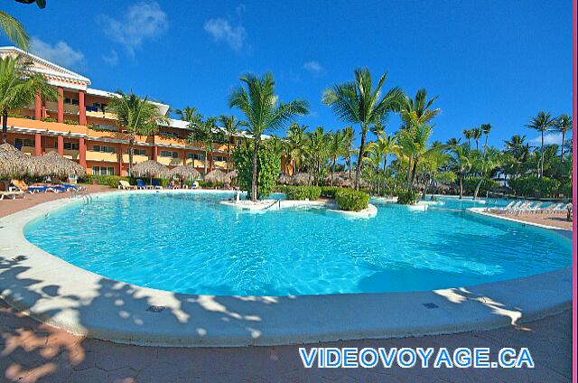 République Dominicaine Punta Cana Iberostar Dominicana/Punta Cana Una entrada en la piscina con una rampa.