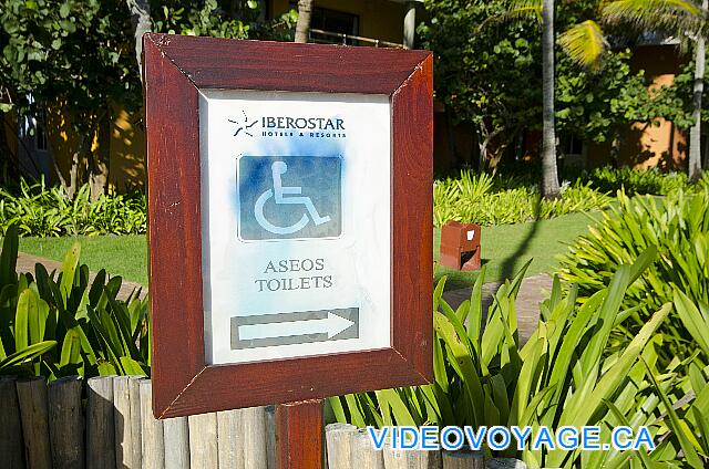 République Dominicaine Punta Cana Iberostar Dominicana/Punta Cana Des toilettes pour personnes handicapés sur le bord de la plage.