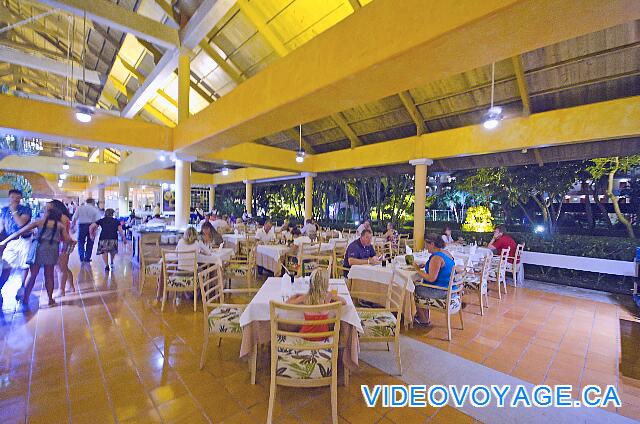 République Dominicaine Punta Cana Iberostar Dominicana/Punta Cana Un restaurant toujours populaire le soir.