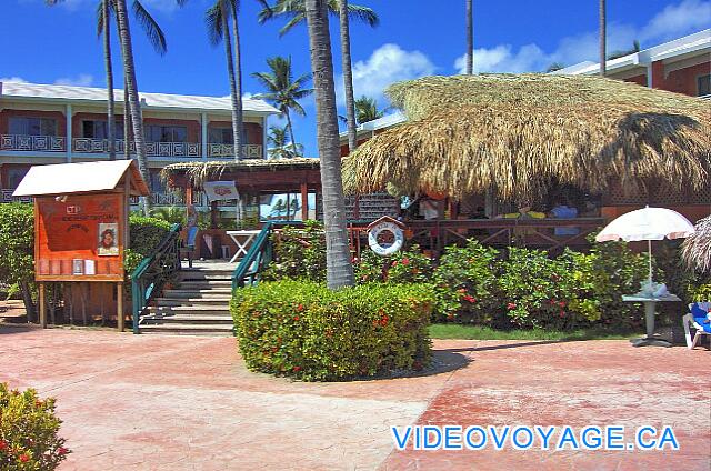 Republique Dominicaine Punta Cana VIK Hotel Arena Blanca El centro de entretenimiento en la terraza junto a la piscina en el 2004.