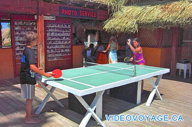 Republique Dominicaine Punta Cana VIK Hotel Arena Blanca La mesa de ping-pong en el centro de la animación en 2004.