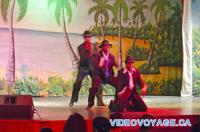 Republique Dominicaine Punta Cana VIK Hotel Arena Blanca A variety of costume, between 6 and 8 dancers at the same time ...