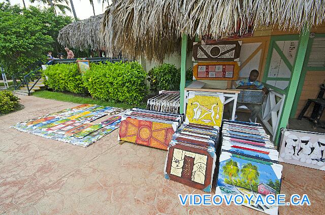 Republique Dominicaine Punta Cana VIK Hotel Arena Blanca La venta de pintura en la terraza de la piscina.