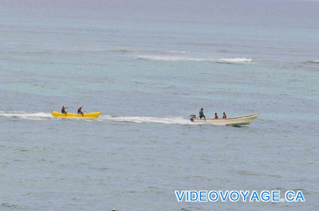 Republique Dominicaine Punta Cana VIK Hotel Arena Blanca Customers in banana boat