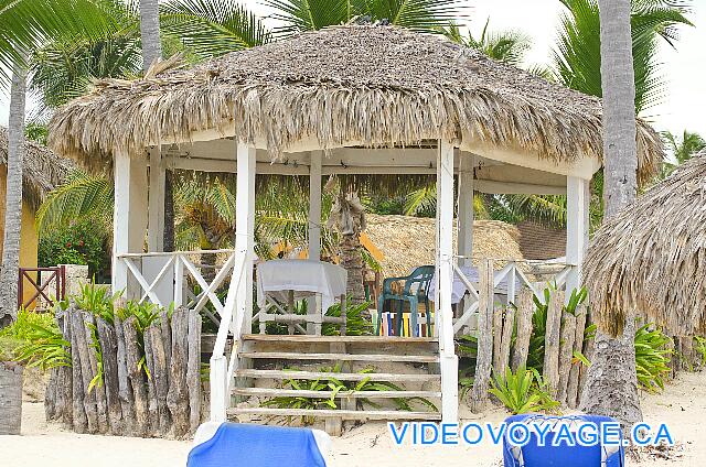 Republique Dominicaine Punta Cana VIK Hotel Arena Blanca Un gazebo sur la plage peut servir pour célébrer les mariages.