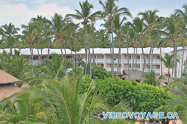 Republique Dominicaine Punta Cana VIK Hotel Arena Blanca Certains batiments avec un peu plus d'arbre devant