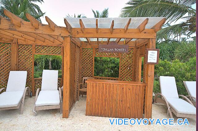 Republique Dominicaine Punta Cana VIK Hotel Arena Blanca The beach towel service on the pool terrace.