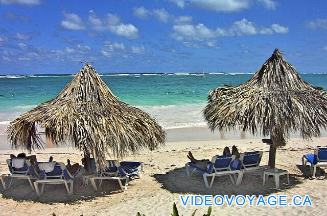 Republique Dominicaine Punta Cana VIK Hotel Arena Blanca The palapas and loungers at the VIK Hotel Cayena Beach in 2004, hôotel LTI Punta Cana at the time.