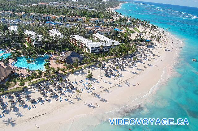 Republique Dominicaine Punta Cana VIK Hotel Arena Blanca Una fotografía aérea de la playa en frente del VIK Hotel Arena Blanca. Había un poco de algas en la playa de depósito, probablemente un día con el viento que trae las algas de otro sector.